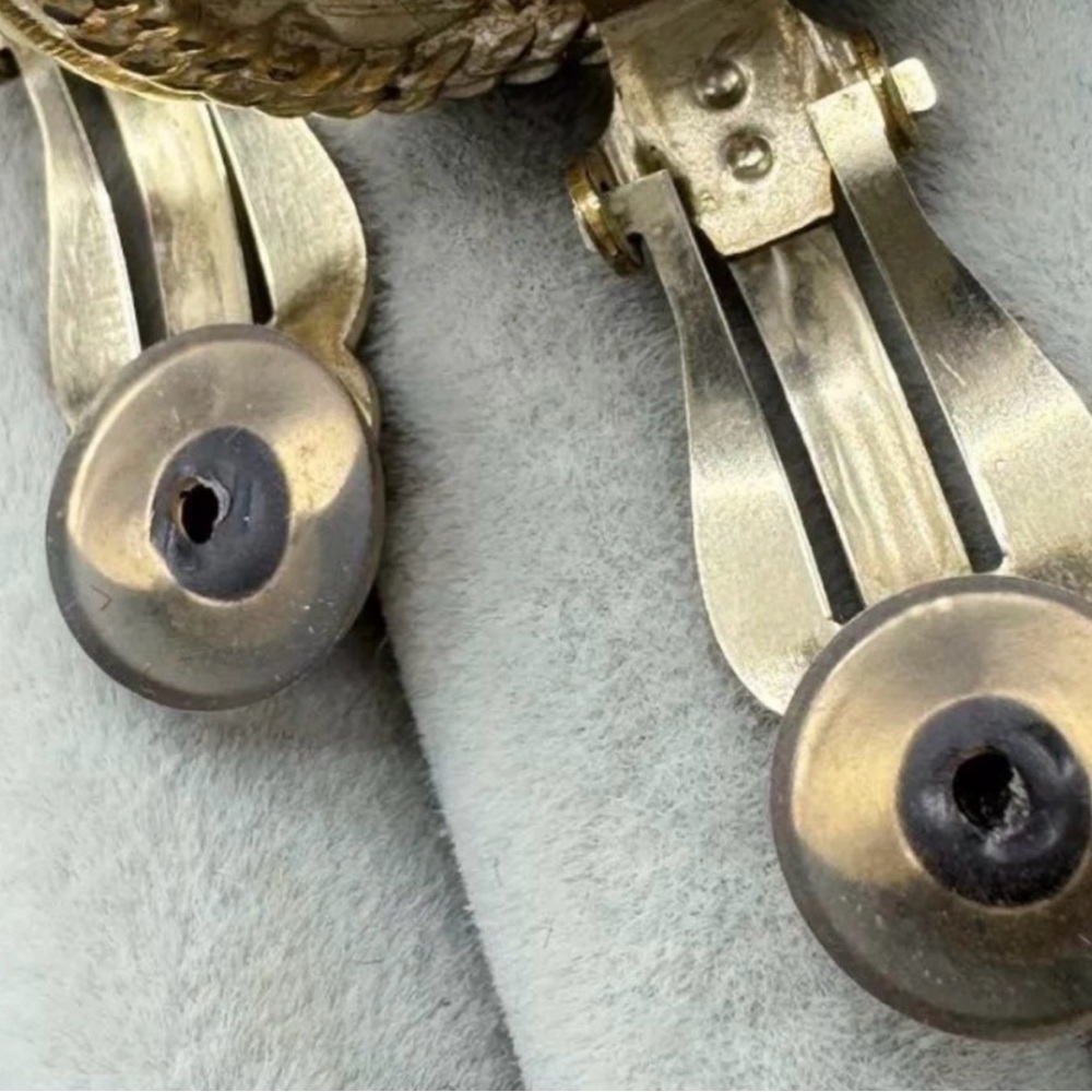 Vintage Chanel CC Matelasse clip-on earrings - Picture 12 of 15